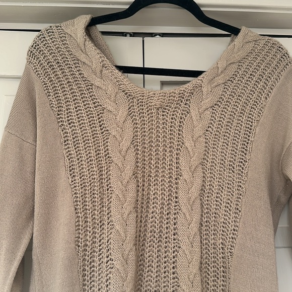 Cable-knit Limited Sweater - Picture 2 of 3